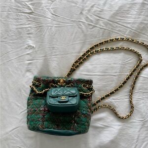 CHANEL Green Tweed Shoulder Bag with Quilted Leather Pouch and Gold Chain